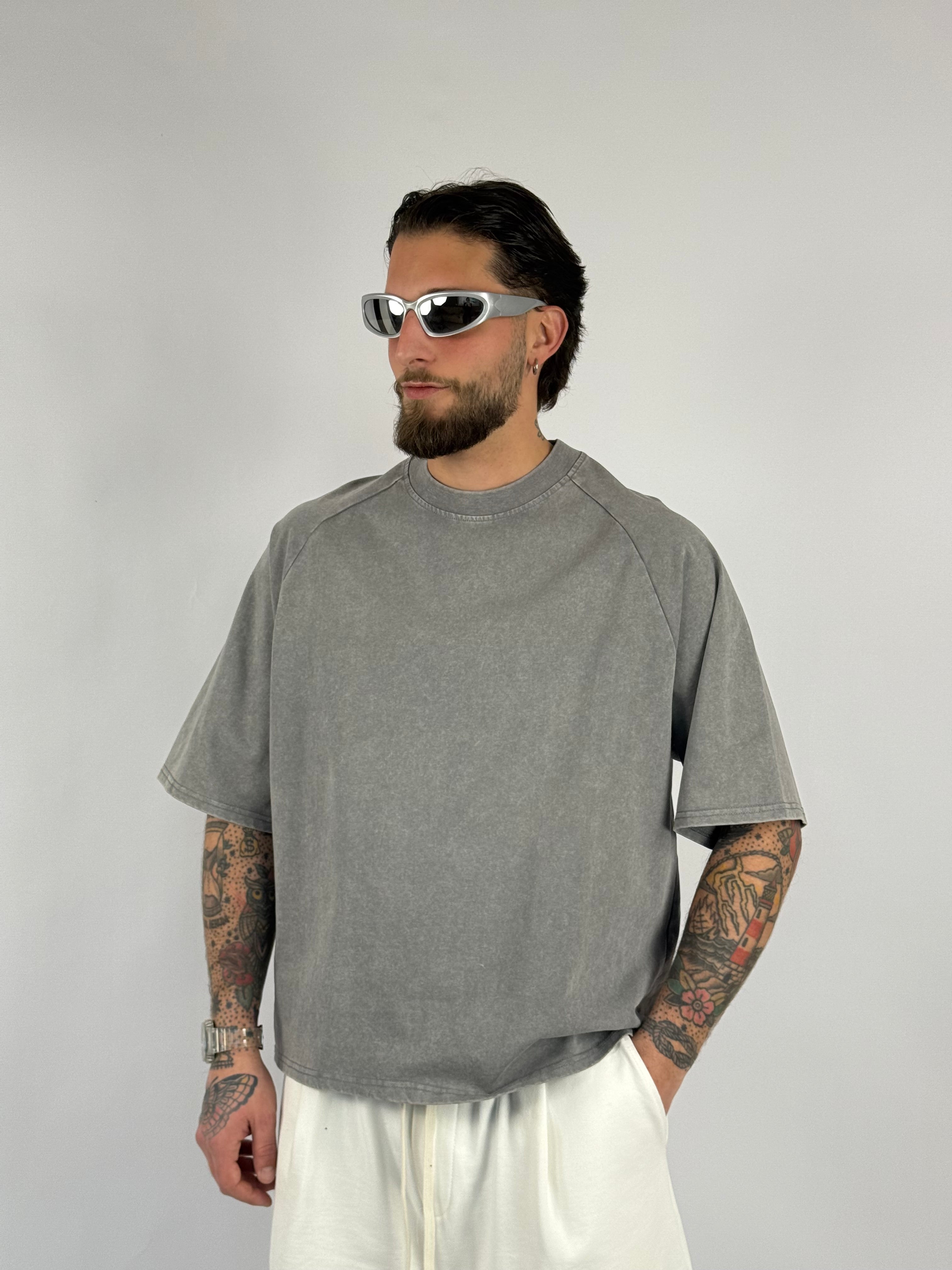T-shirt “lettering”