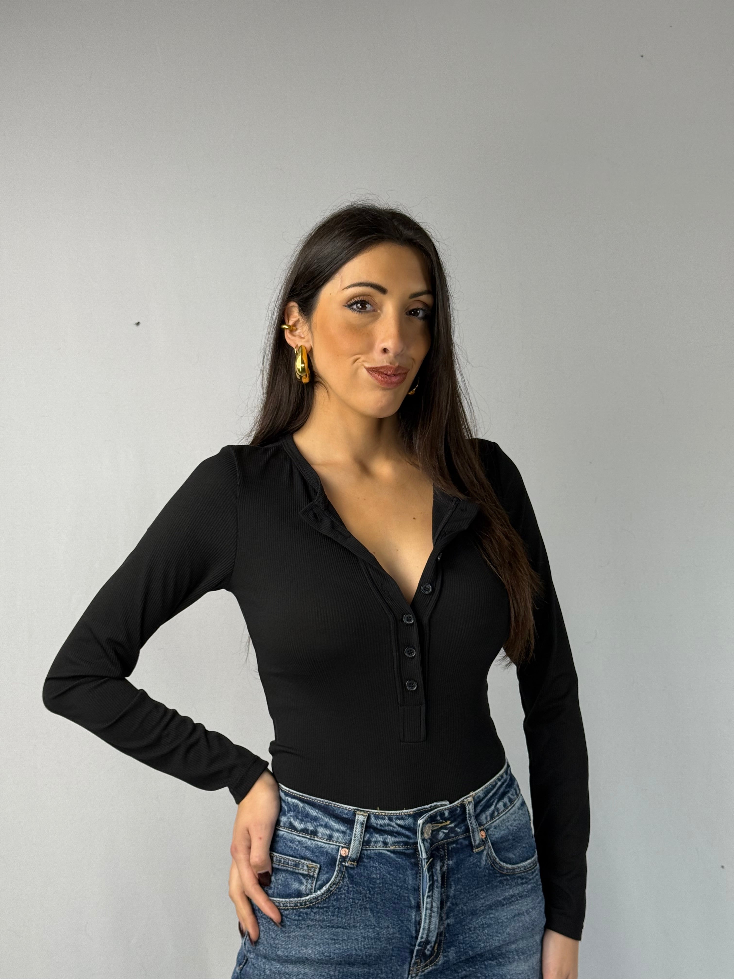 Maglia a costine bottoni nera