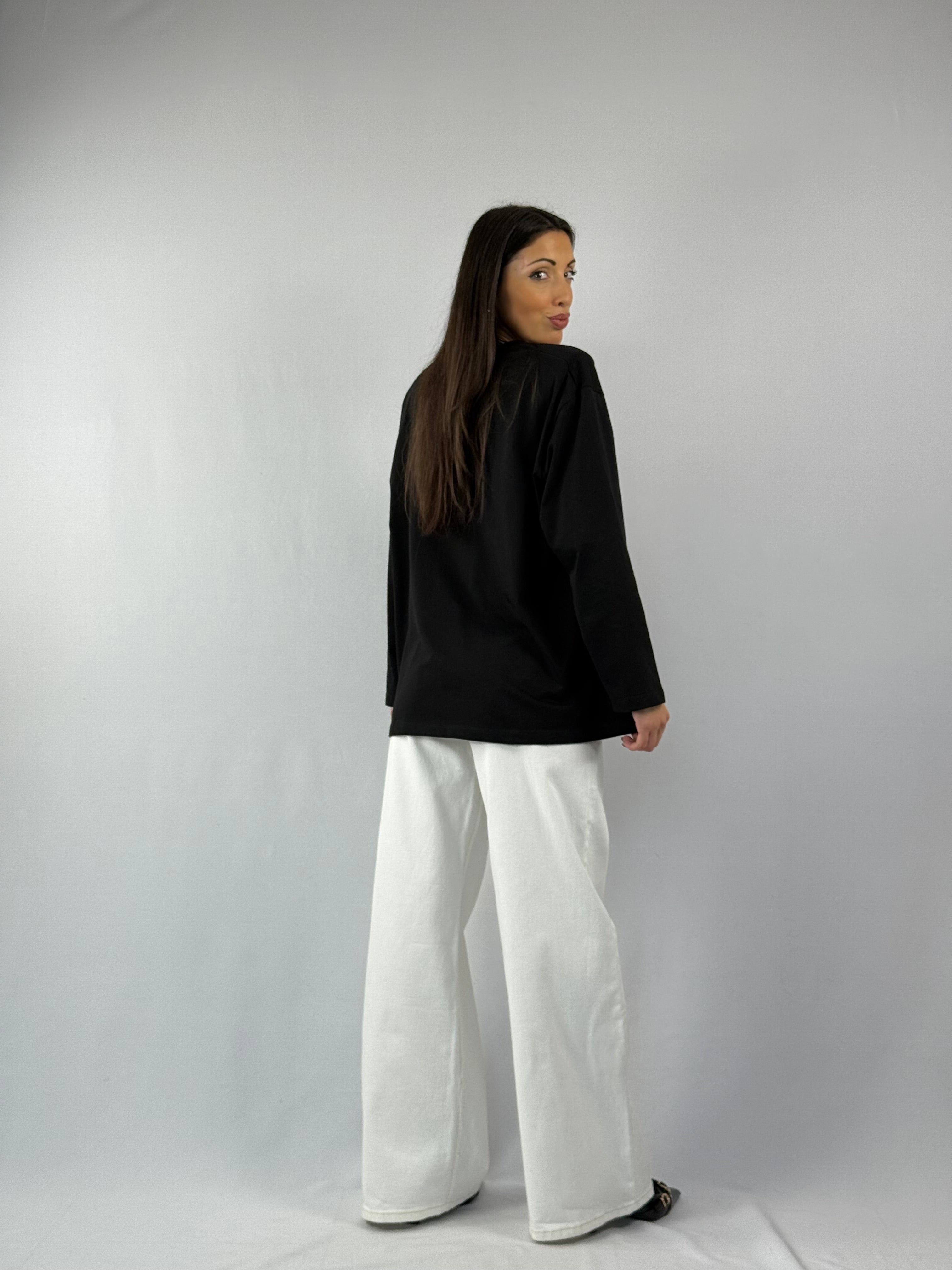 T-shirt over maniche lunghe nera
