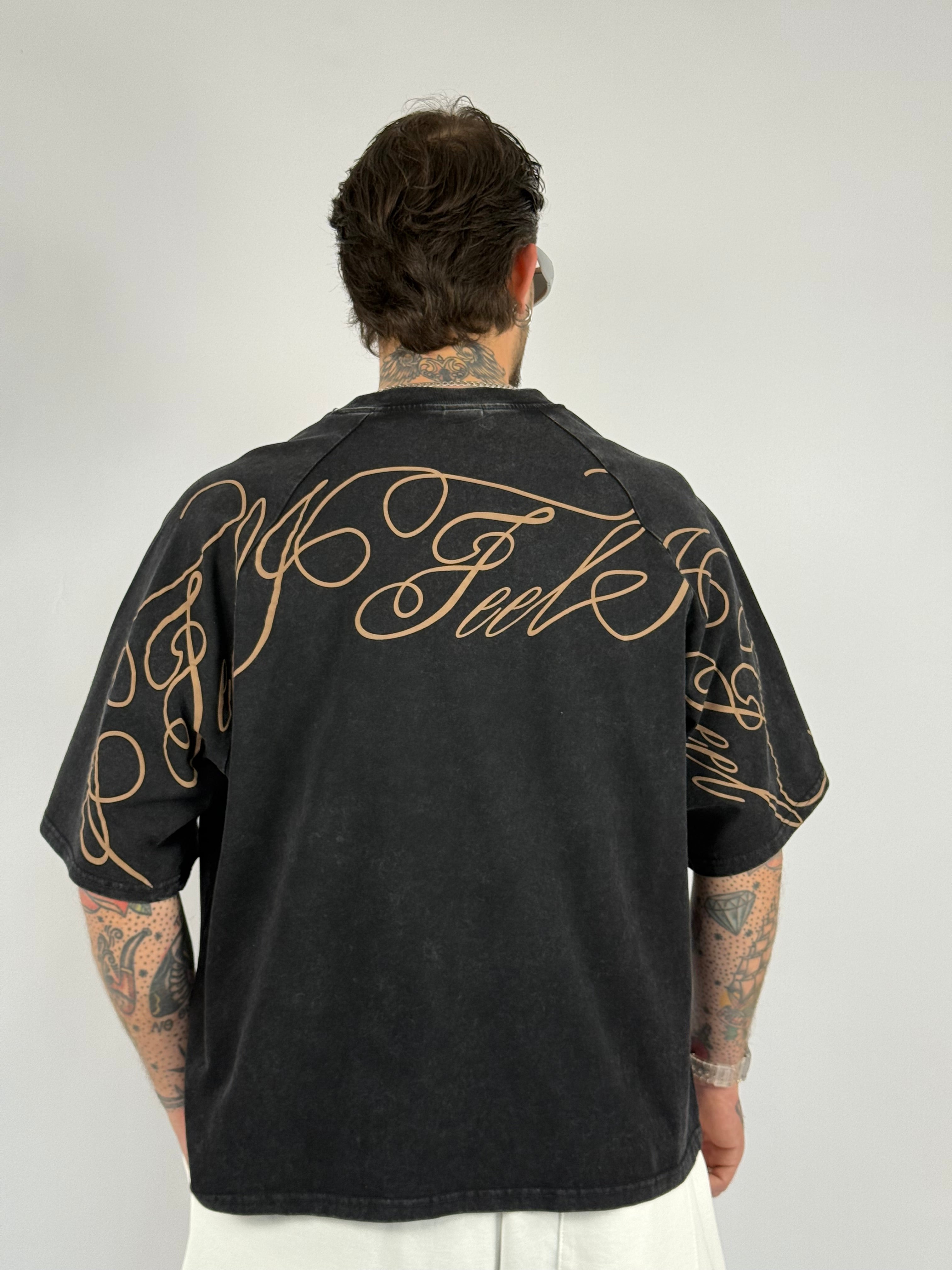 T-shirt “lettering”