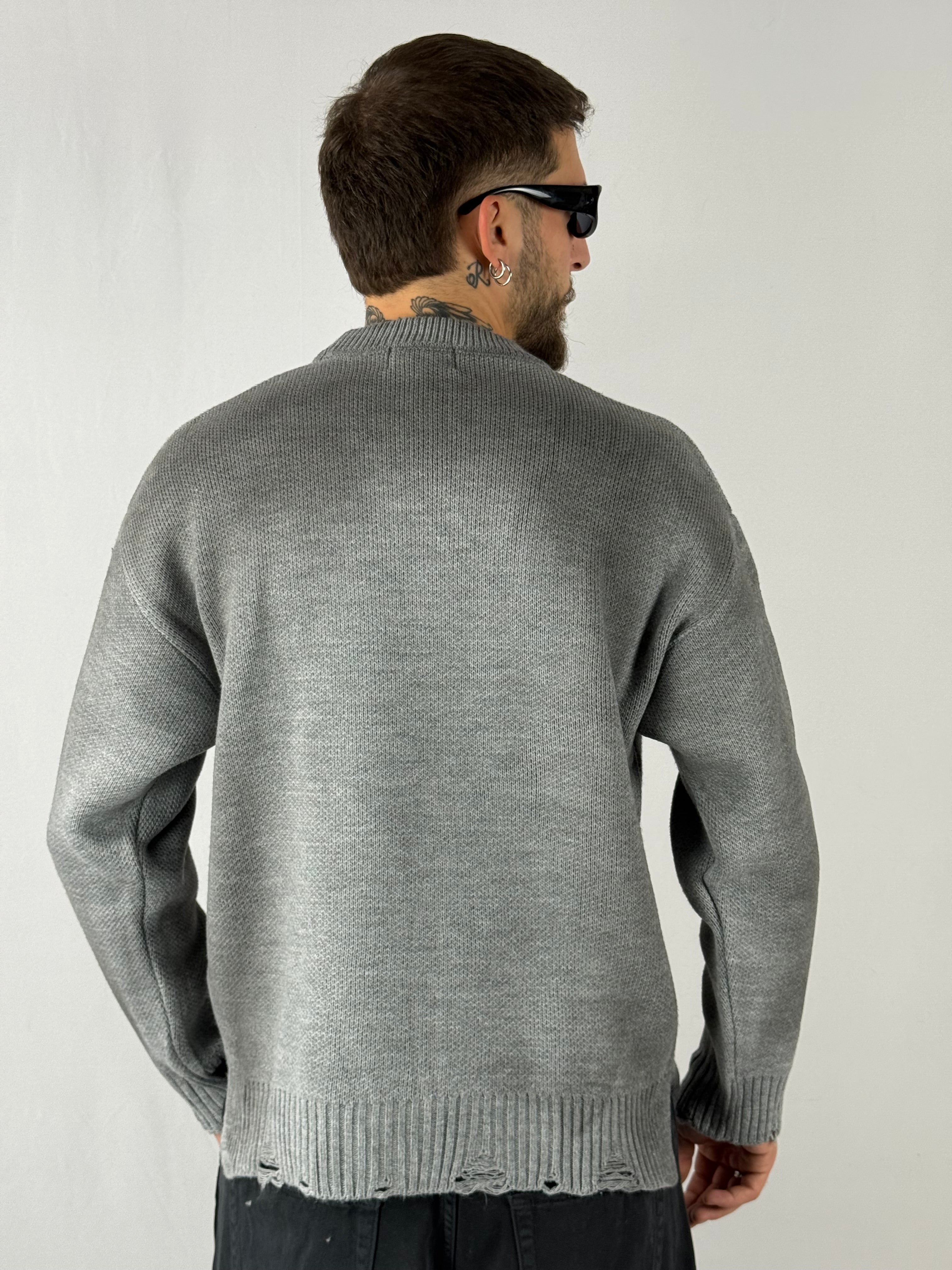 Maglione destroyed grigio