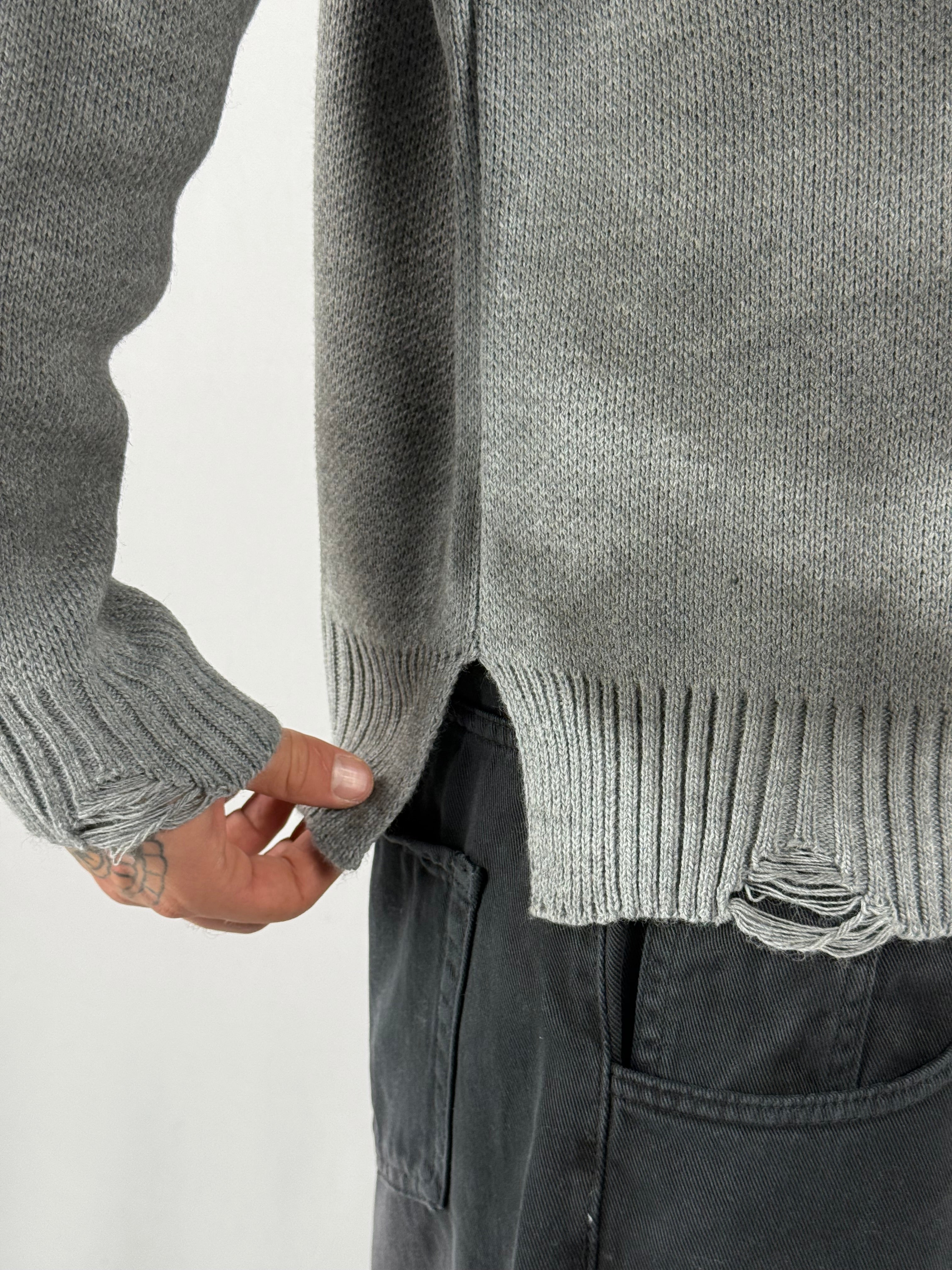 Maglione destroyed grigio