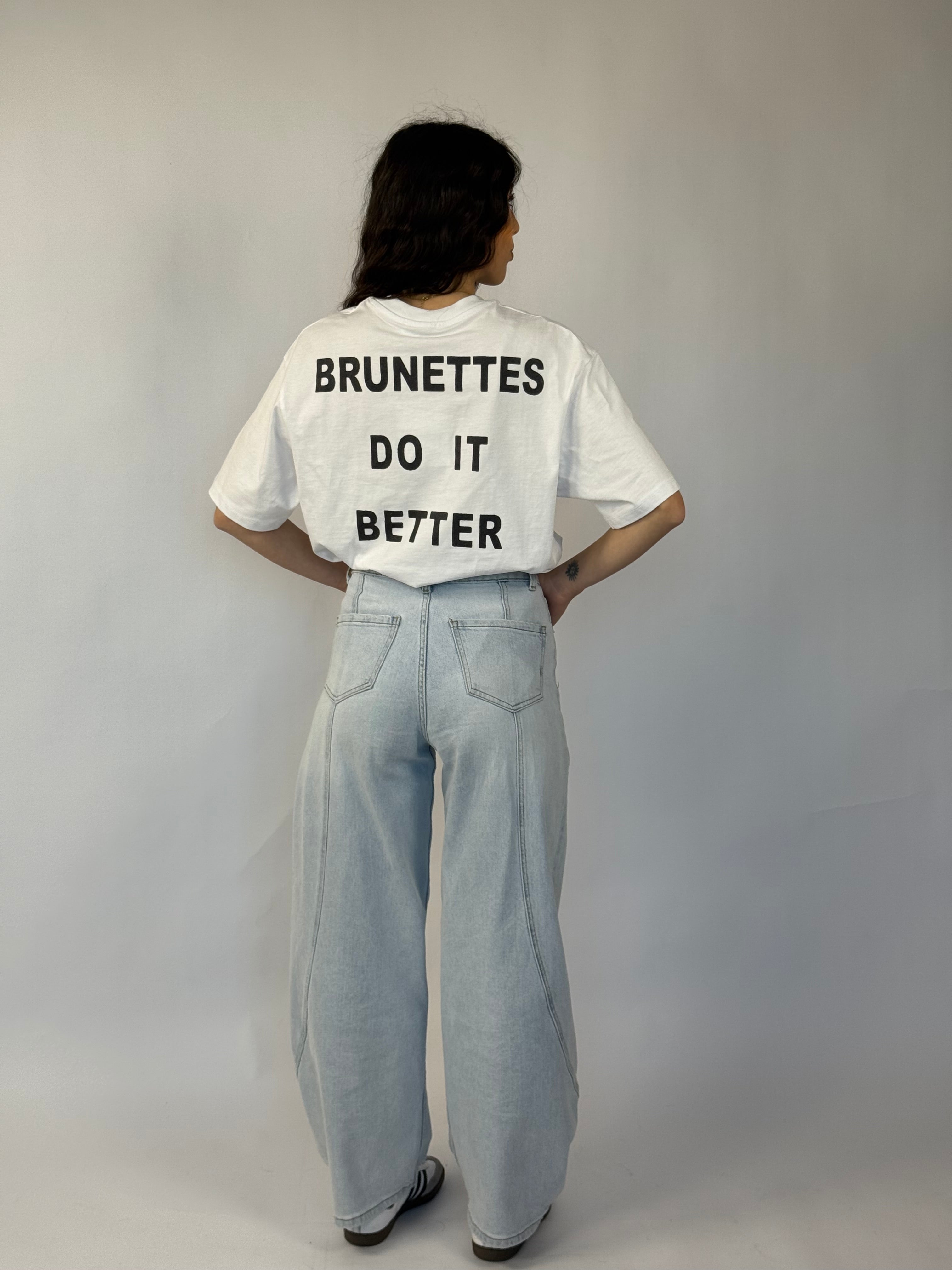 T-shirt “brunettes do it better”