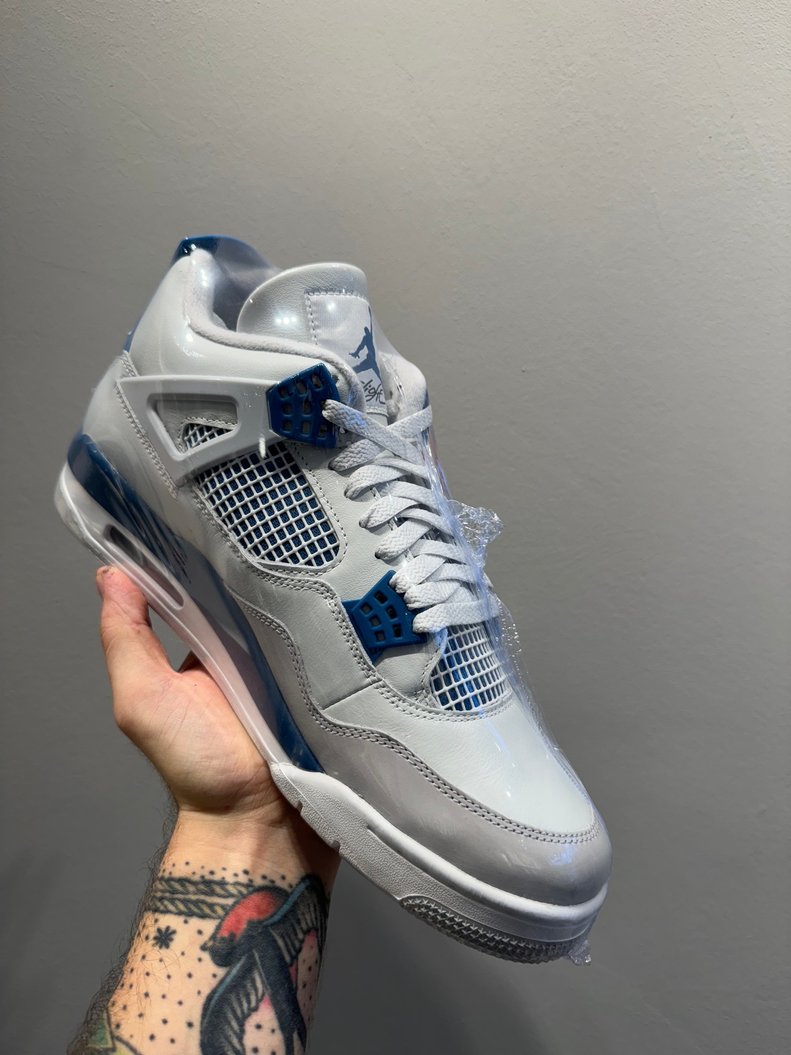 Sneakers