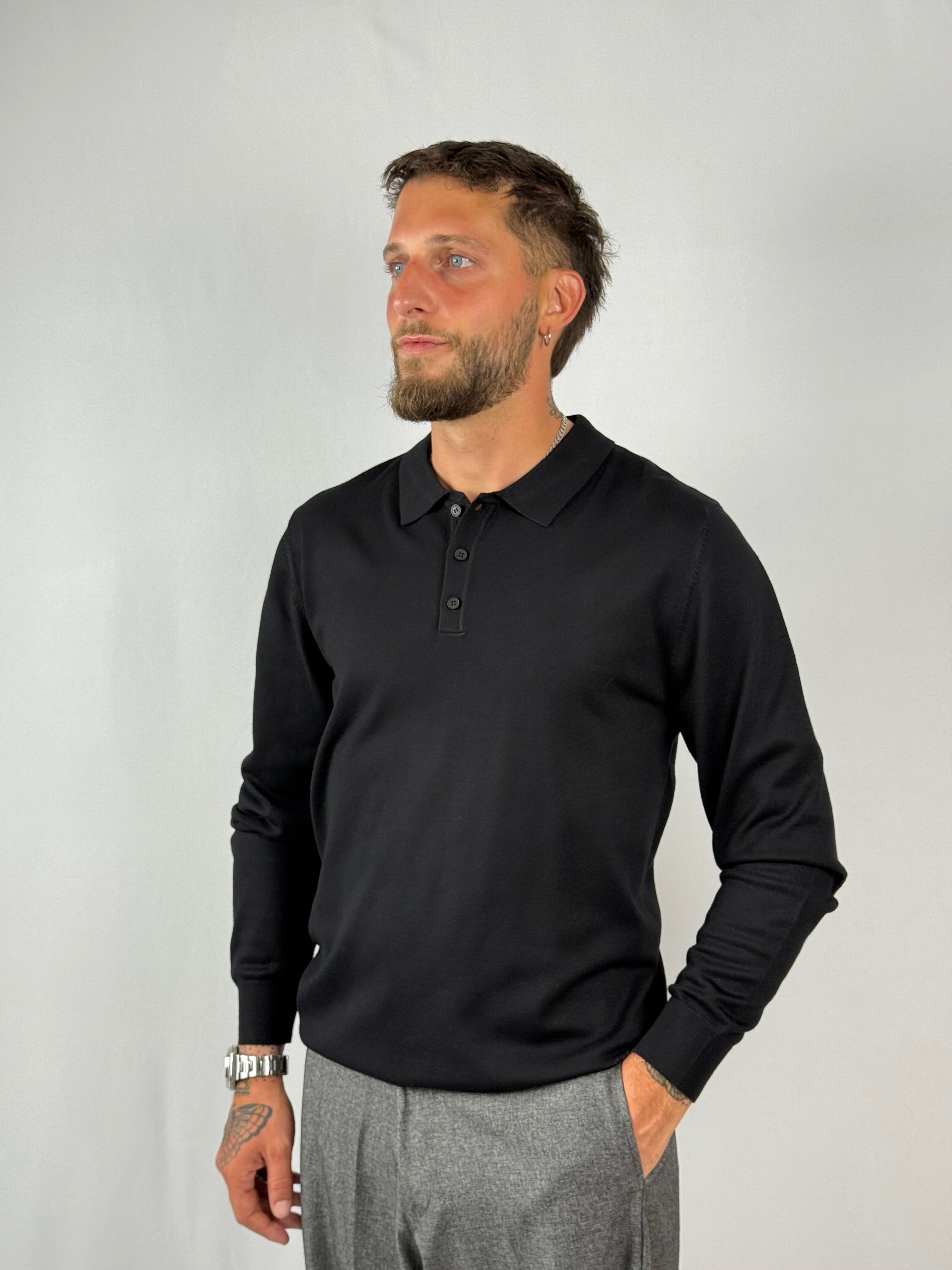 Maglia polo bottoni nera
