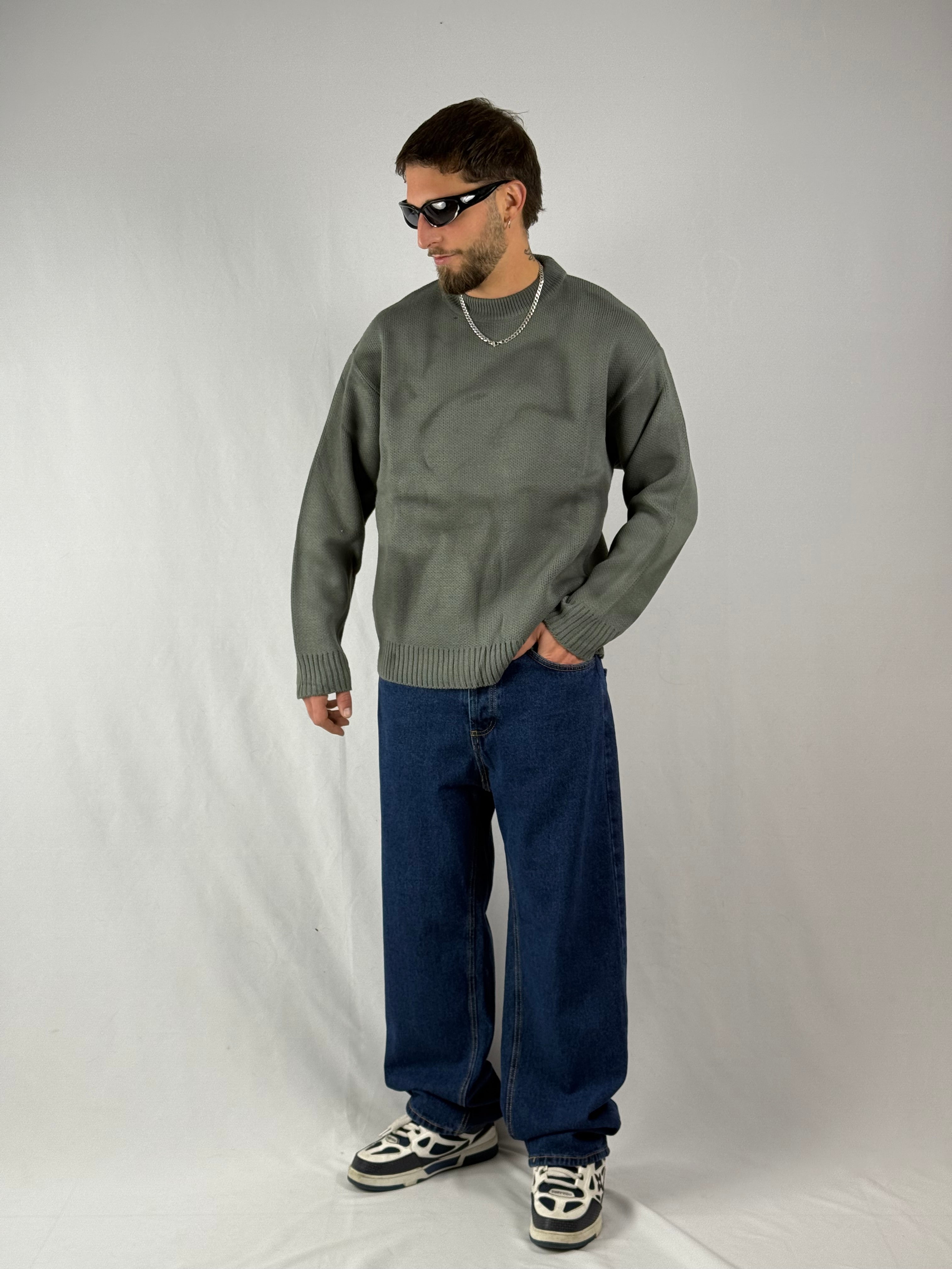 Maglione “stone washed” grigio