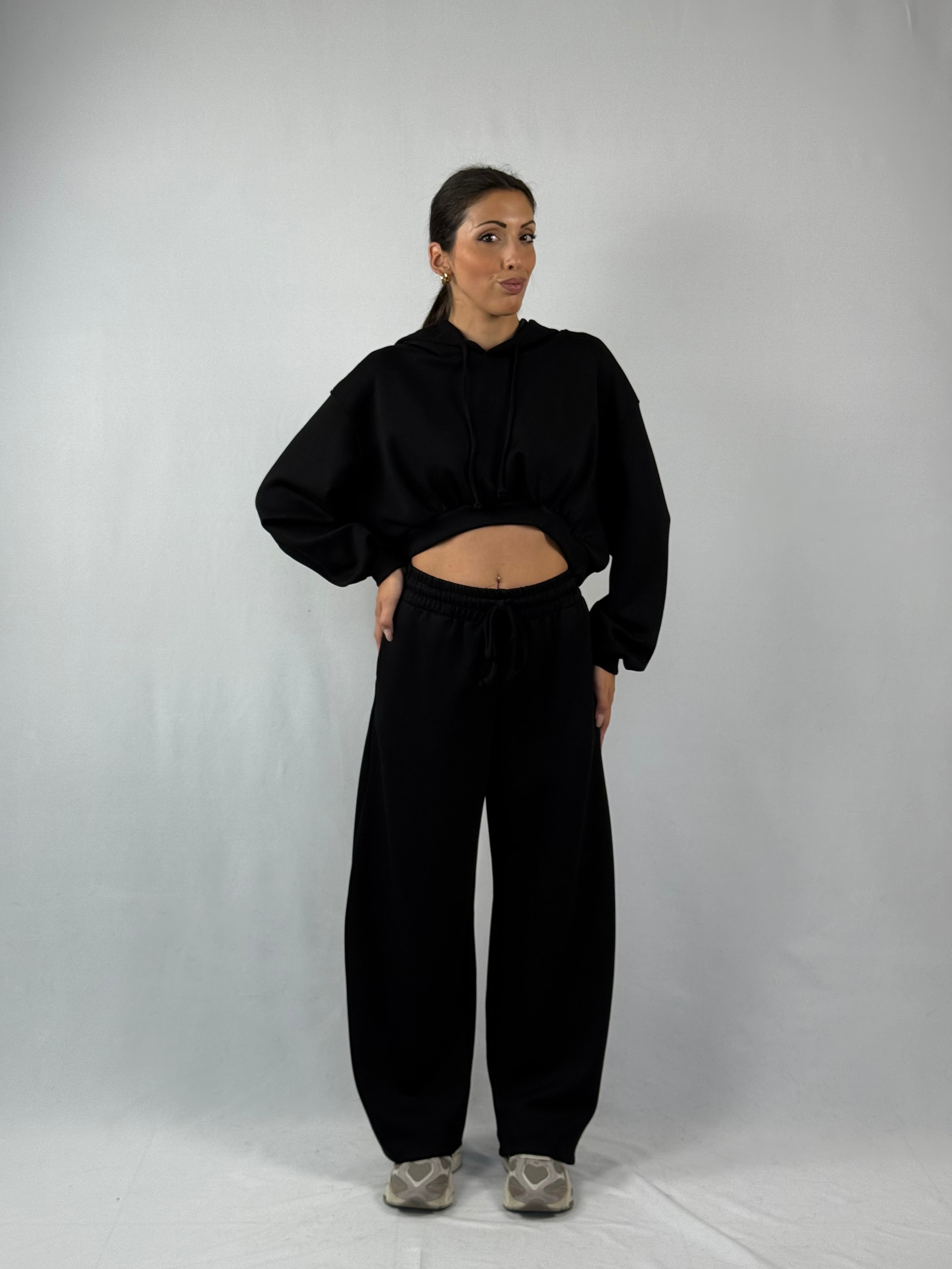 Felpa Crop cappuccio nera Lumina