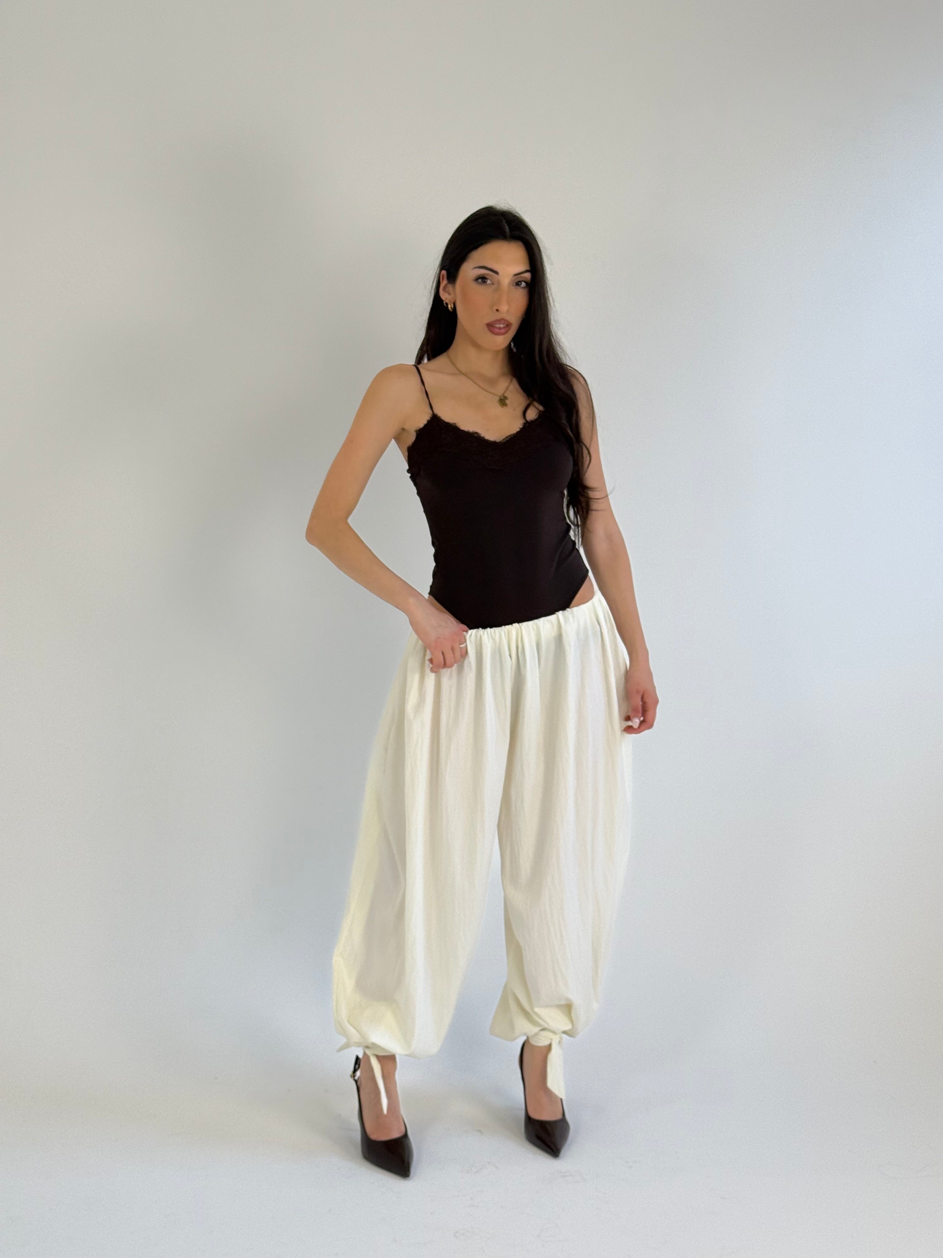 Pantalone laces