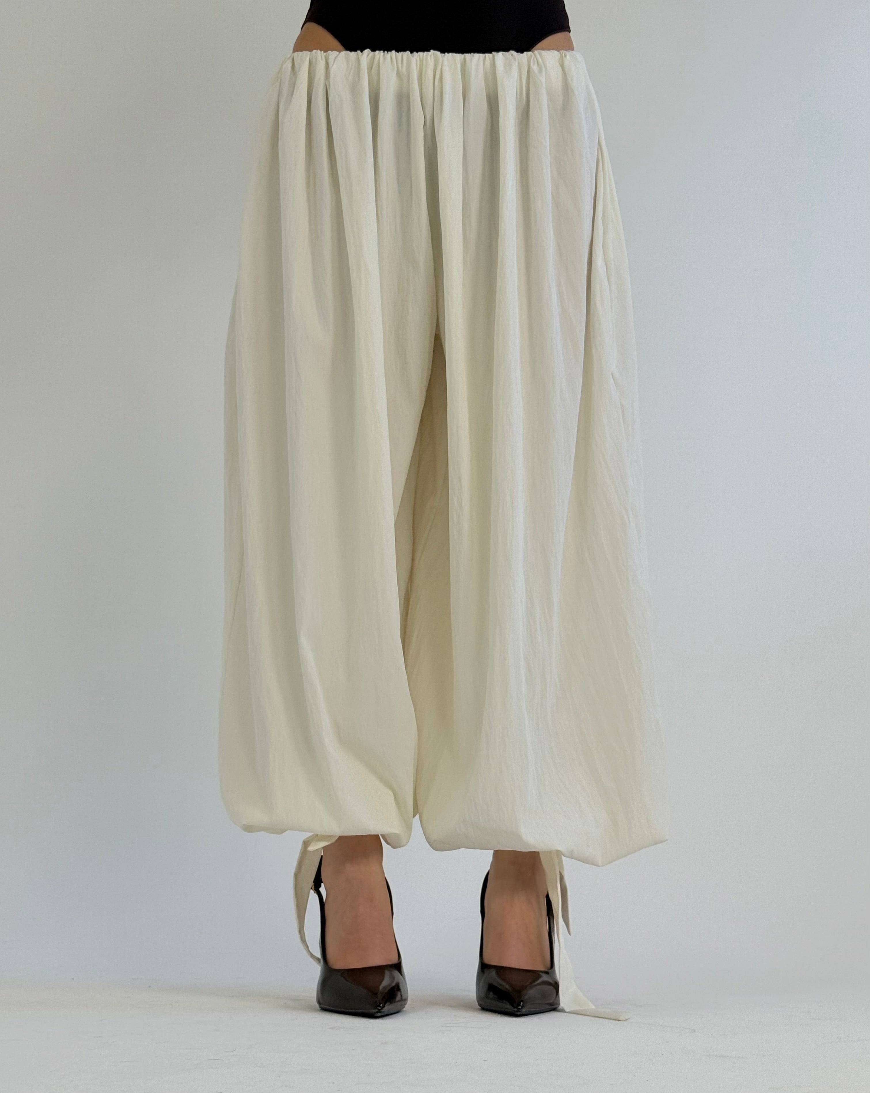 Pantalone laces