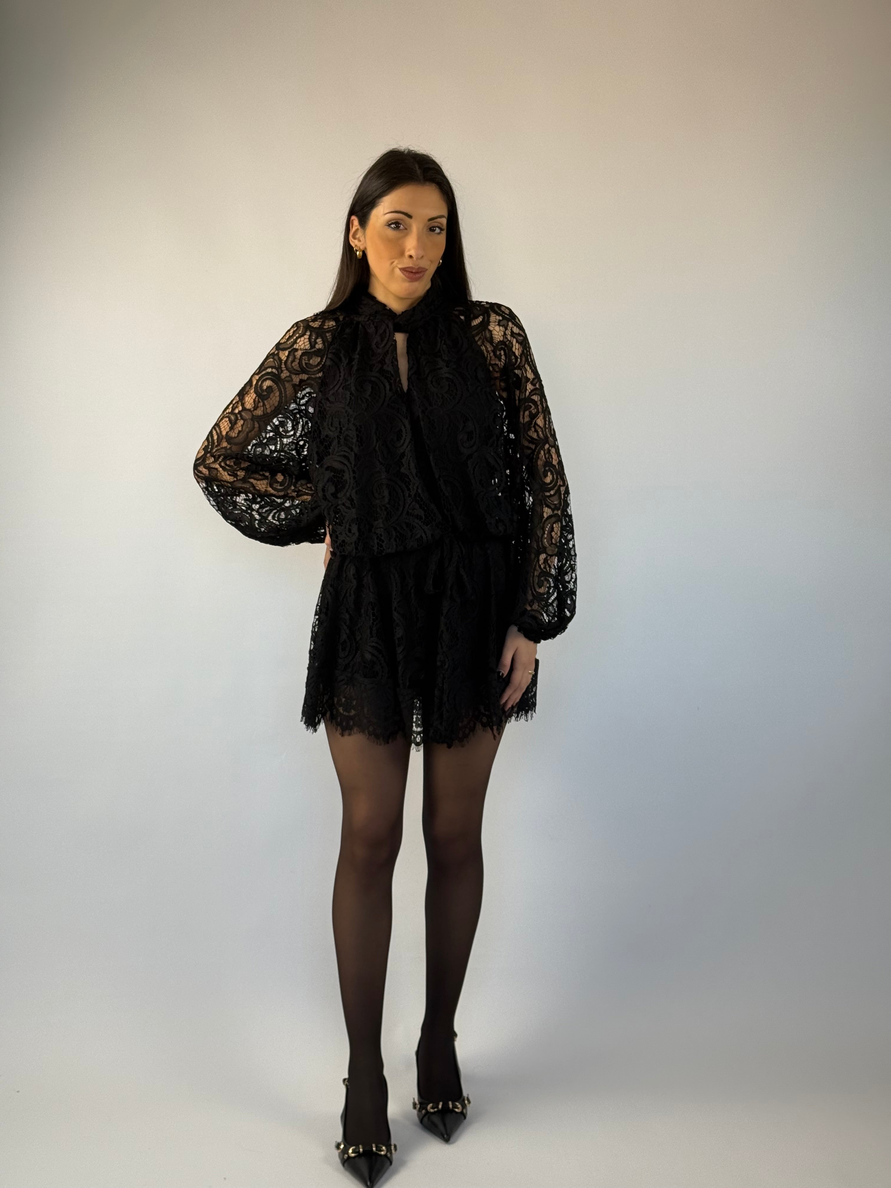 Abito in pizzo nero