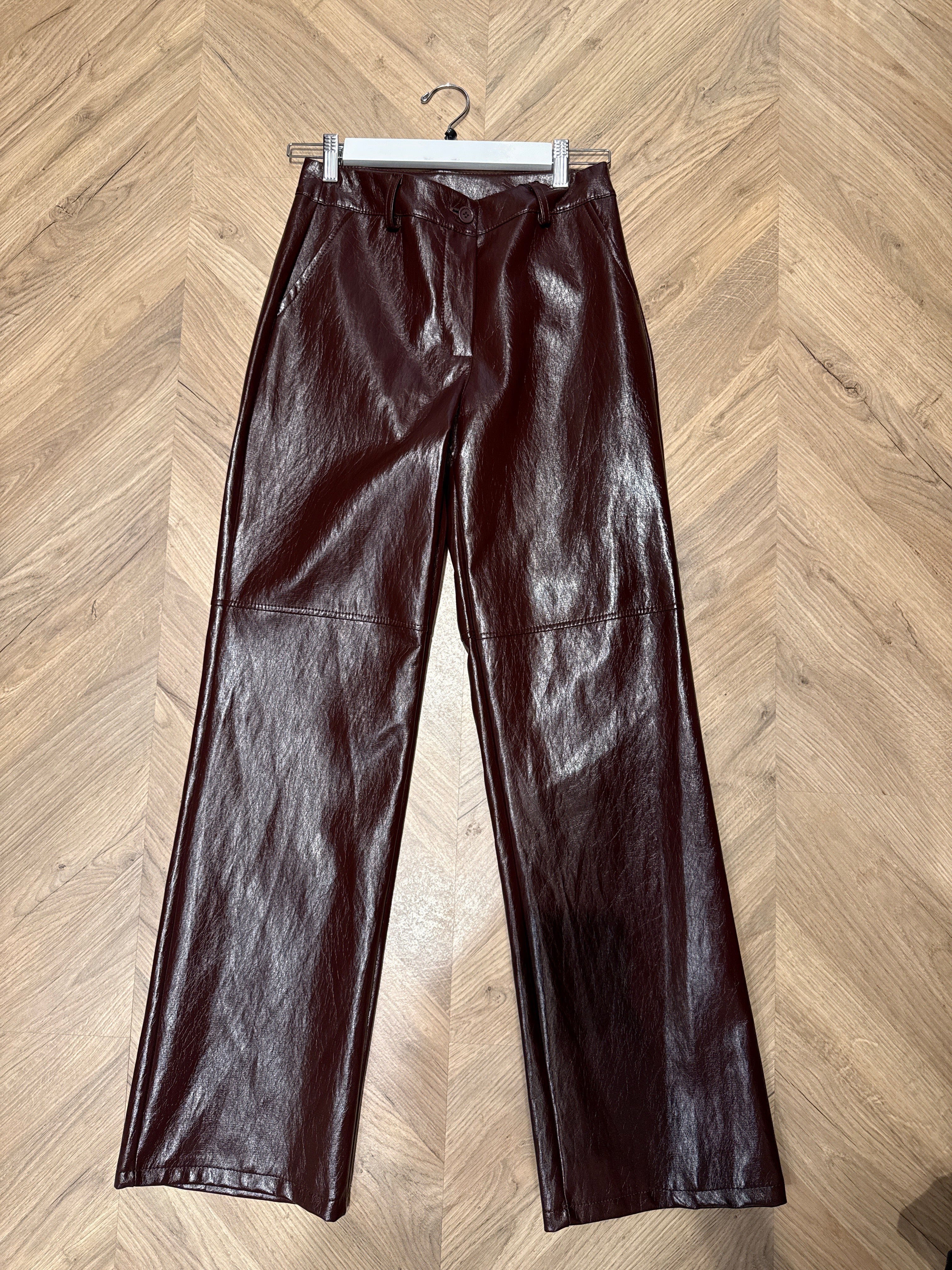 Pantalone ecopelle bordeaux effetto vinile