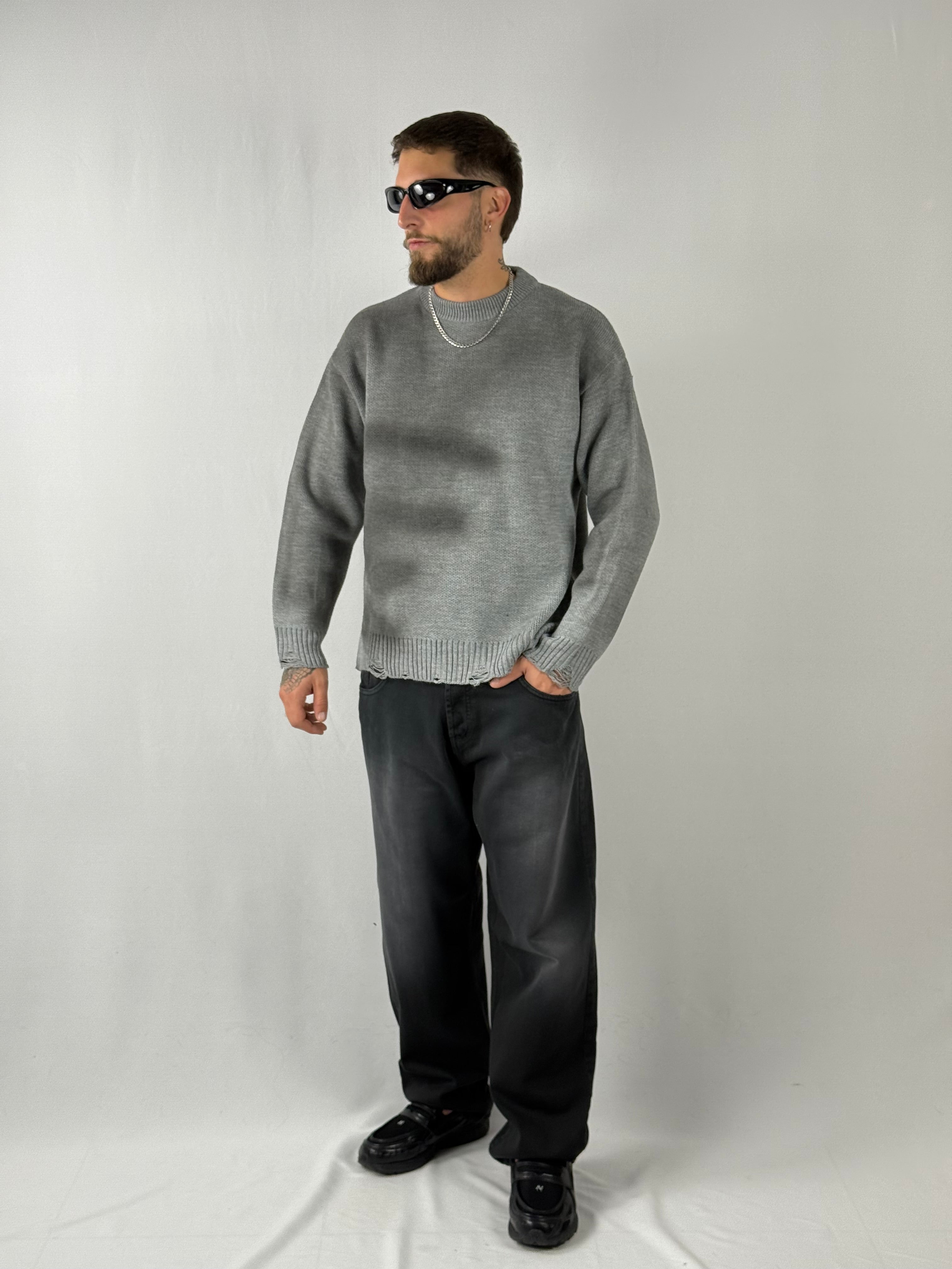 Maglione destroyed grigio