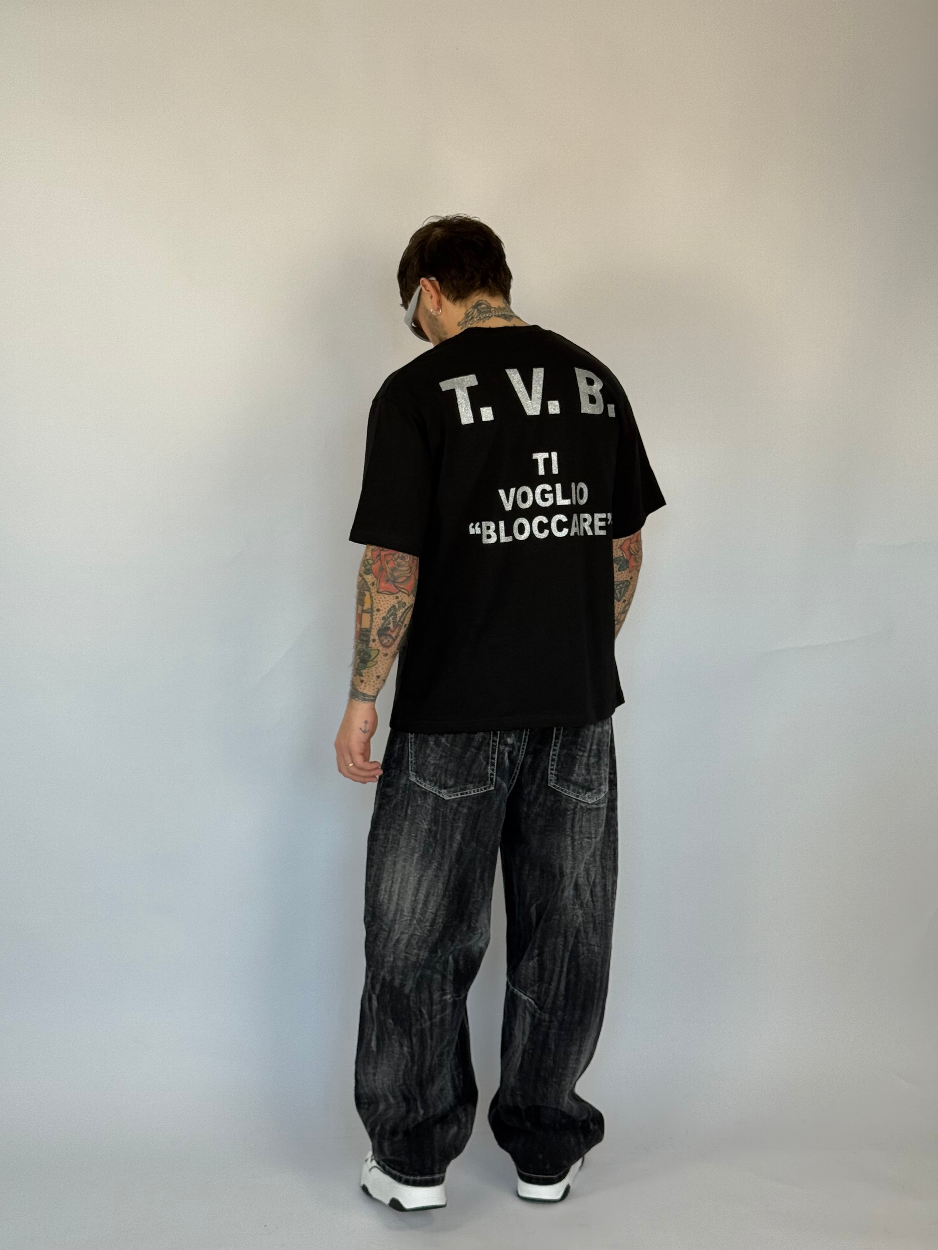 T-shirt “t.v.b”