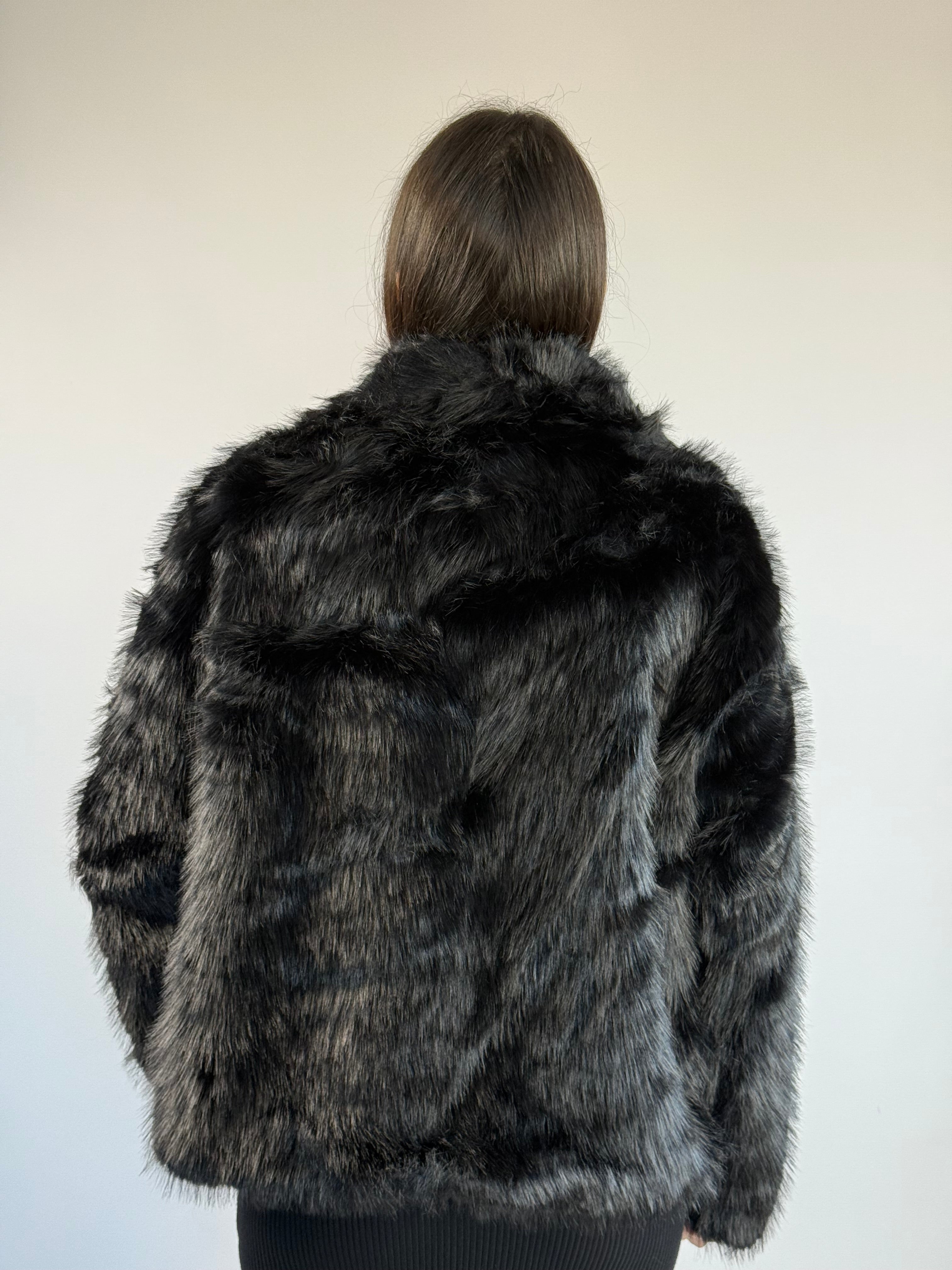 Ecopelliccia nera crop