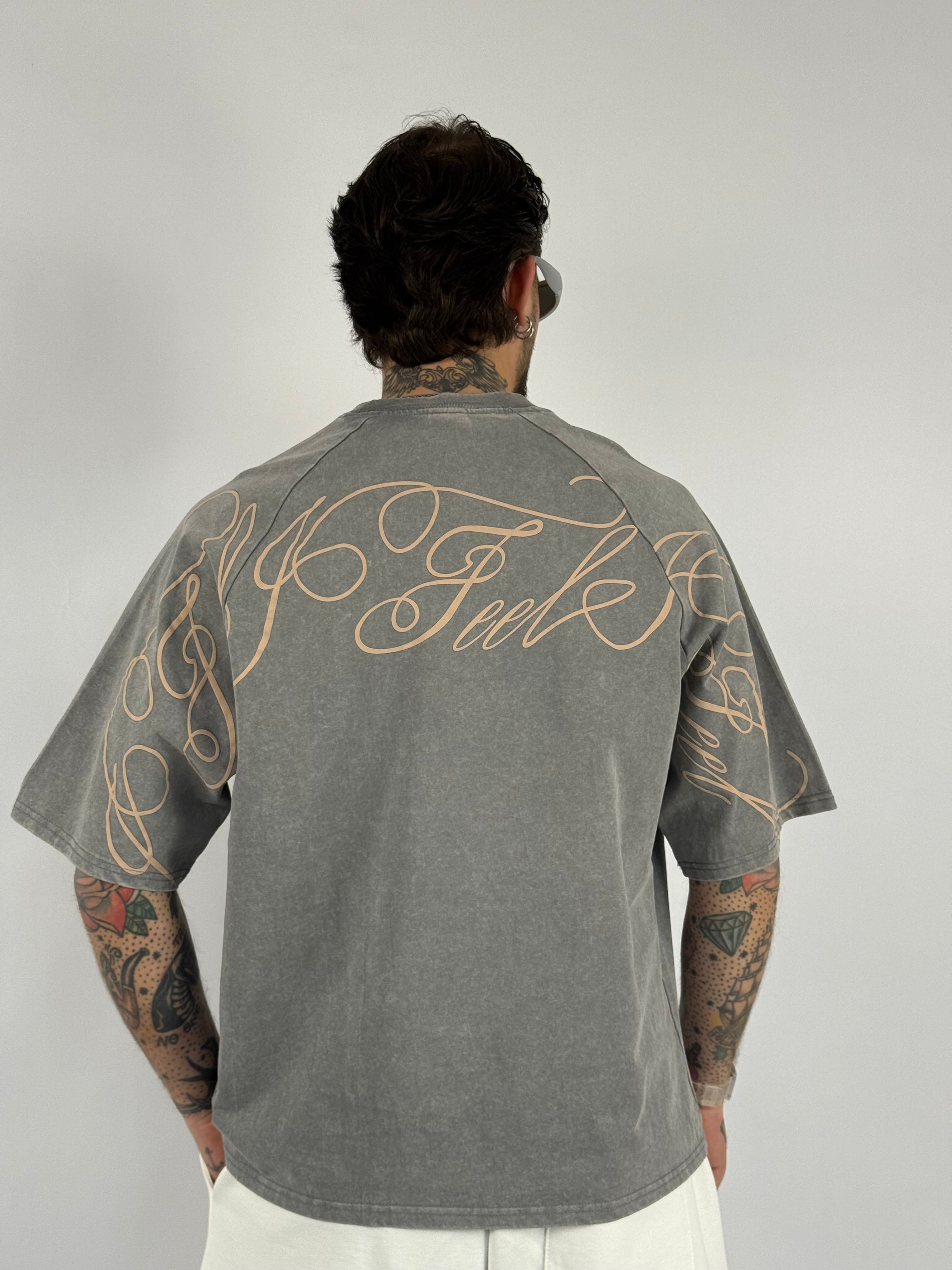 T-shirt “lettering”