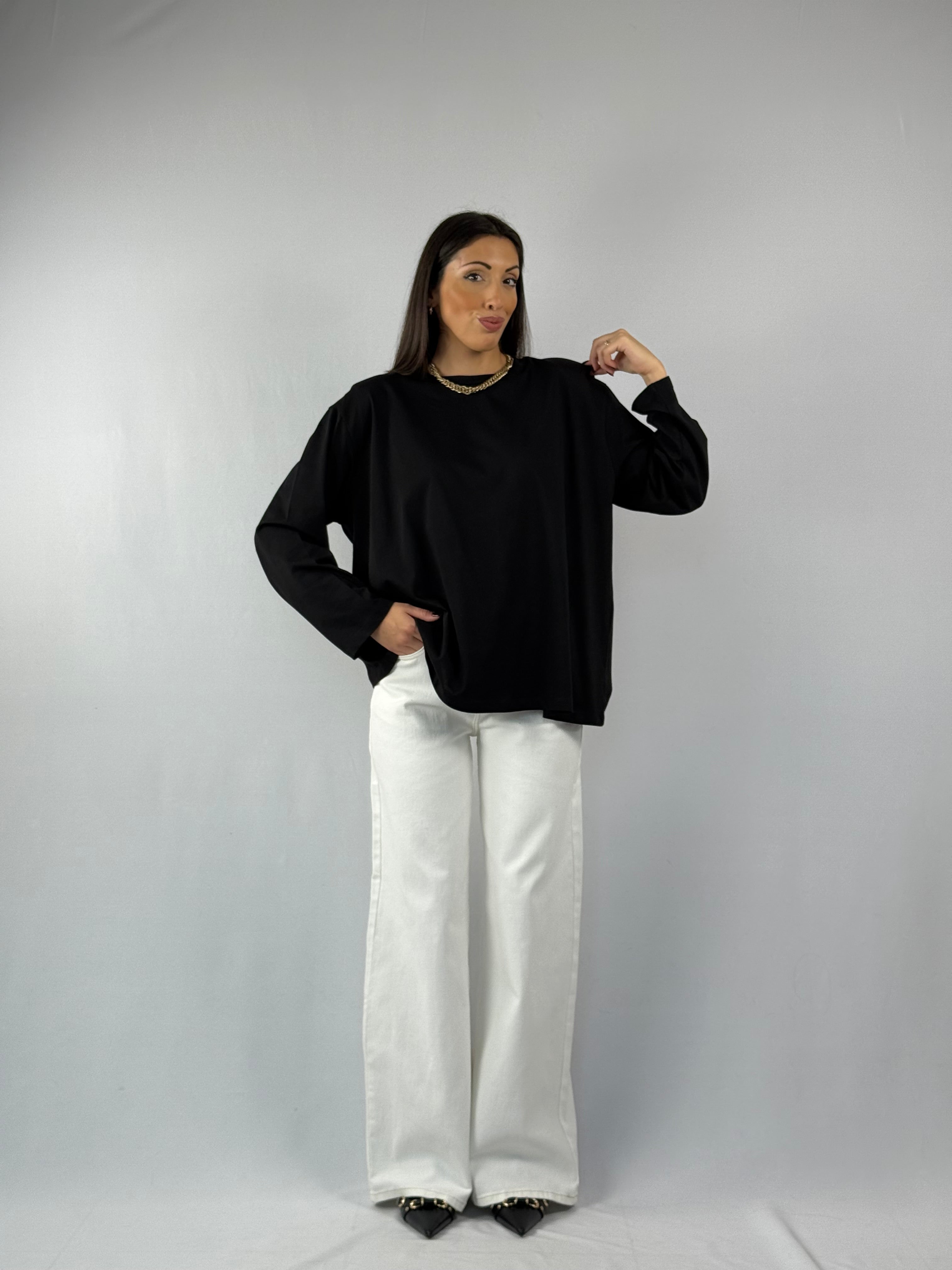 T-shirt over maniche lunghe nera