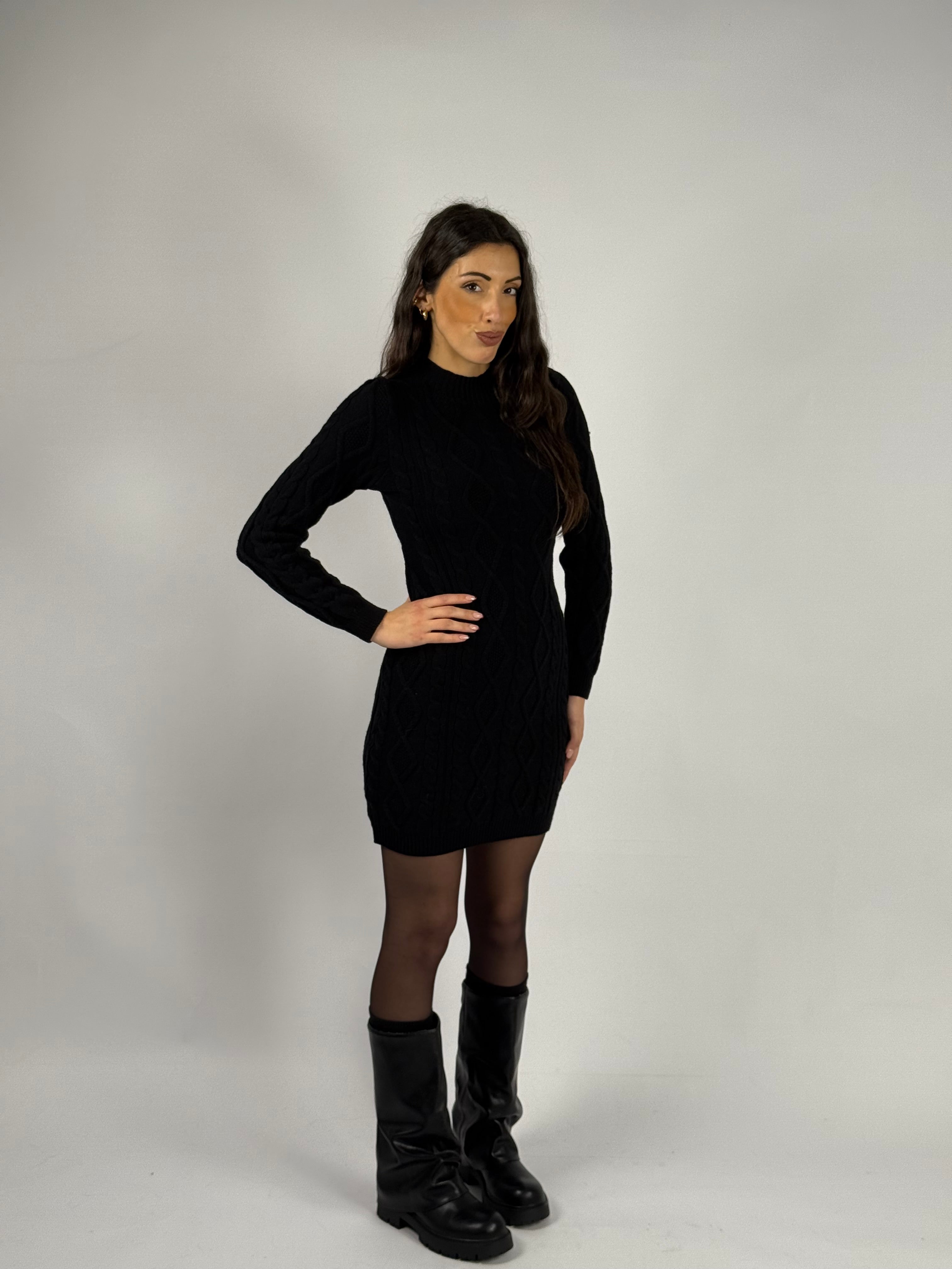 Abito in maglia con schiena nuda