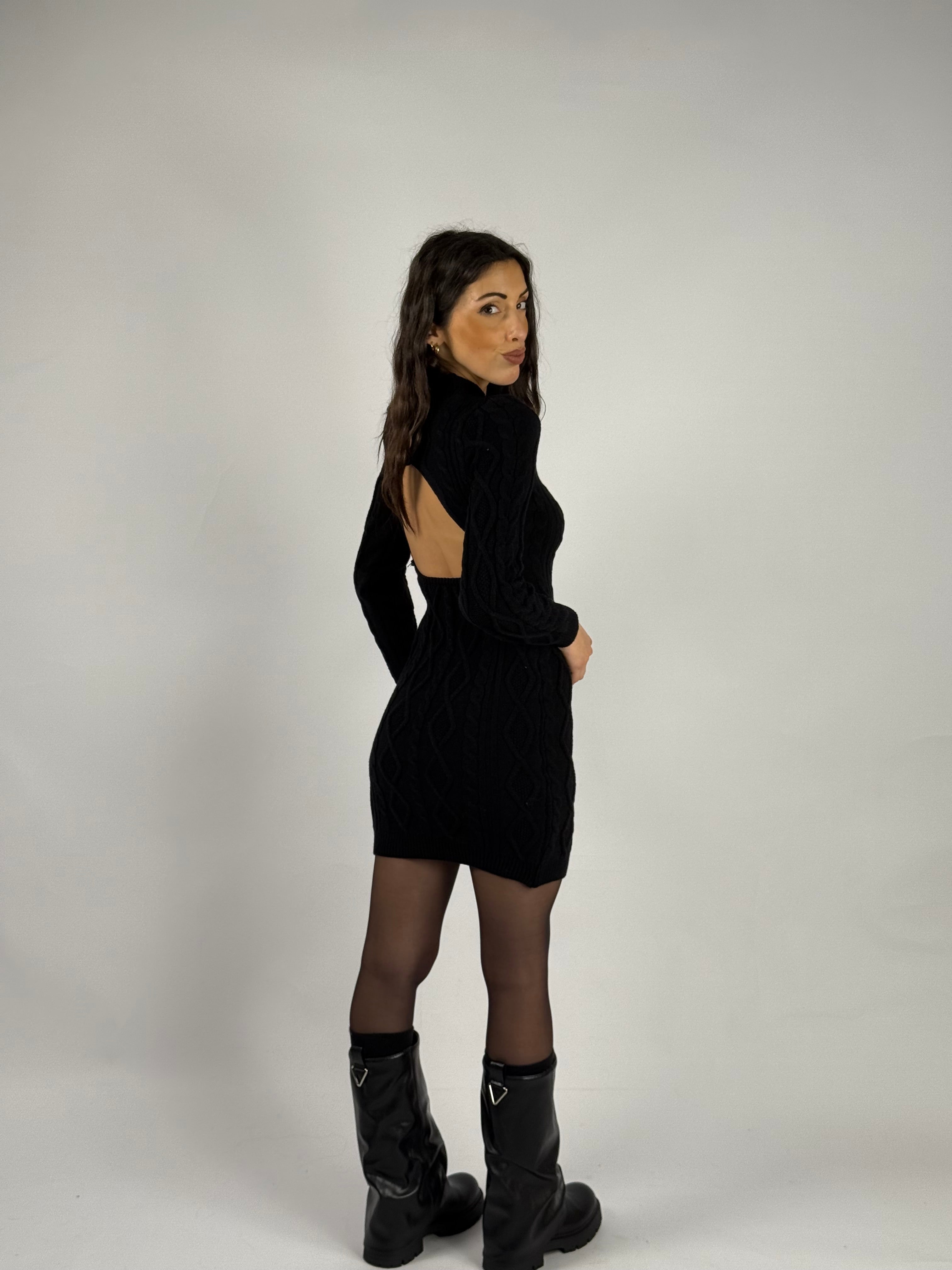 Abito in maglia con schiena nuda