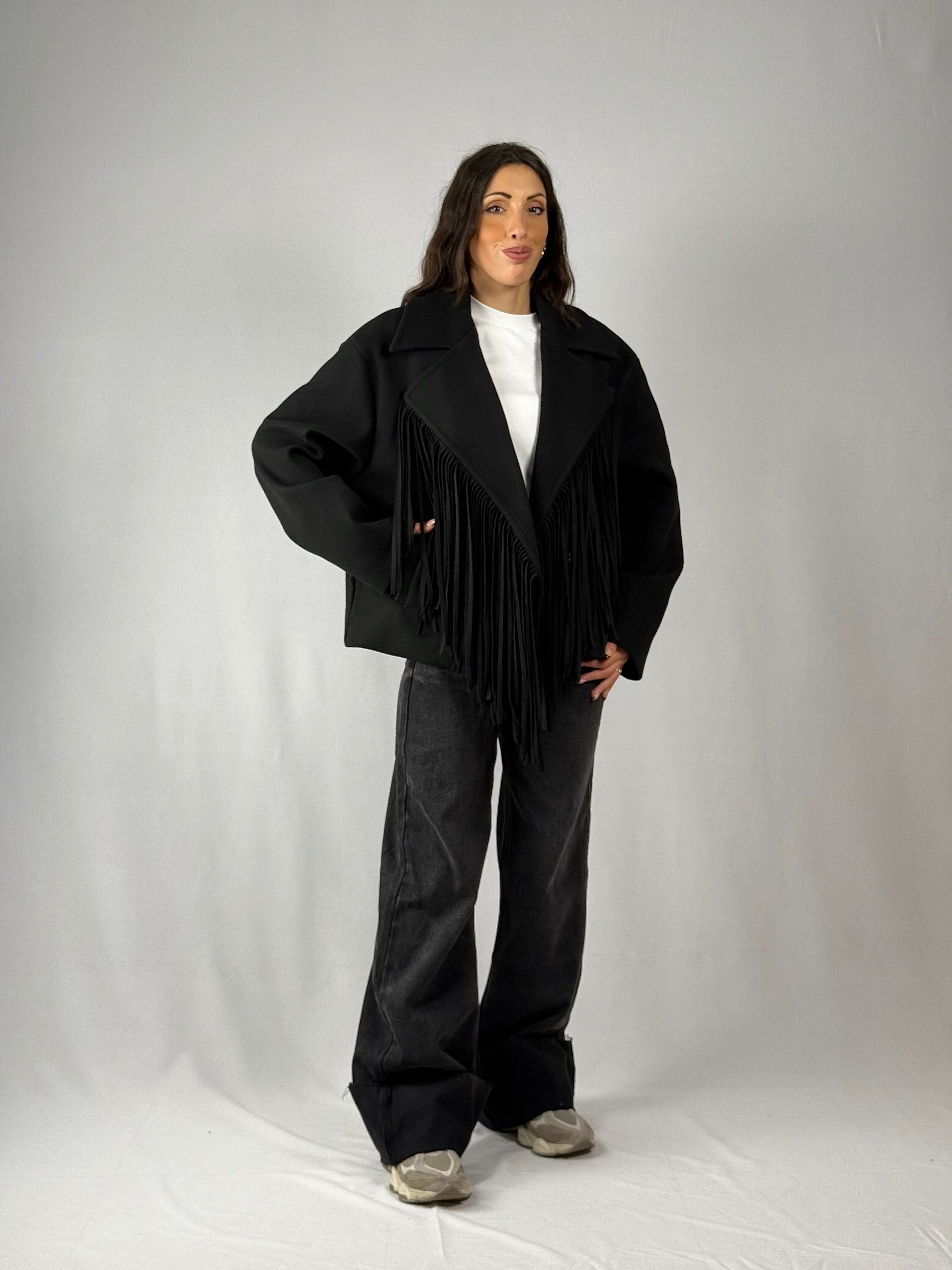 Cappotto corto frange nero Lumina