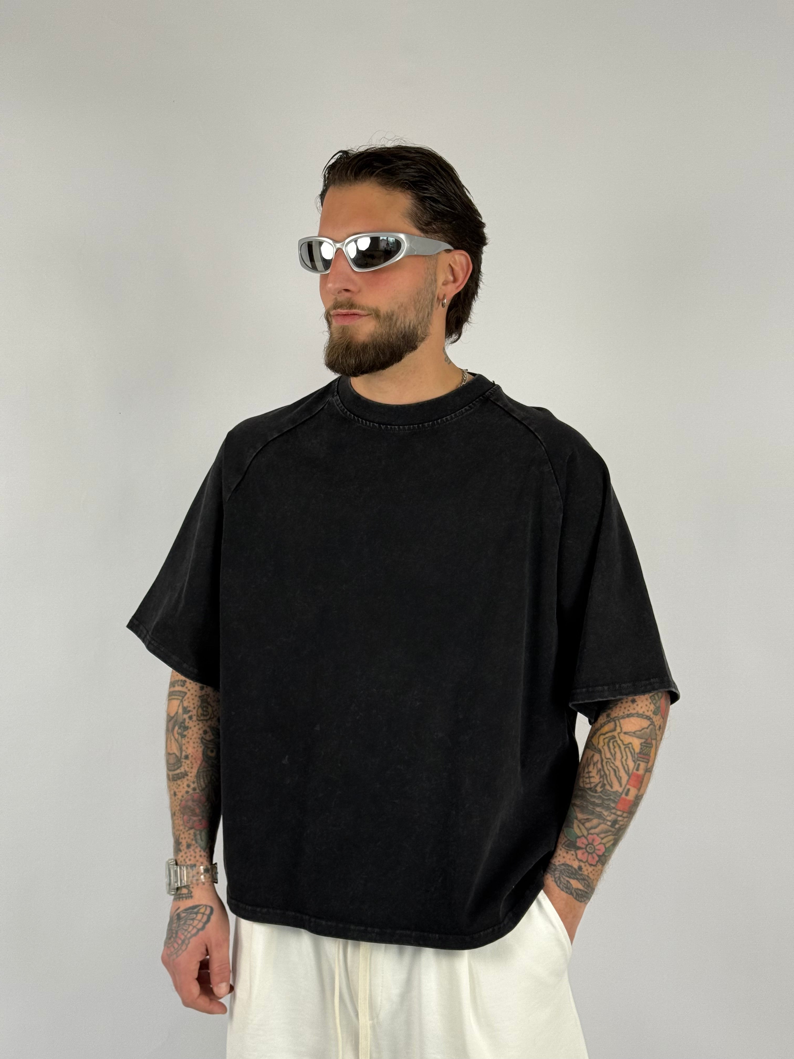 T-shirt “lettering”