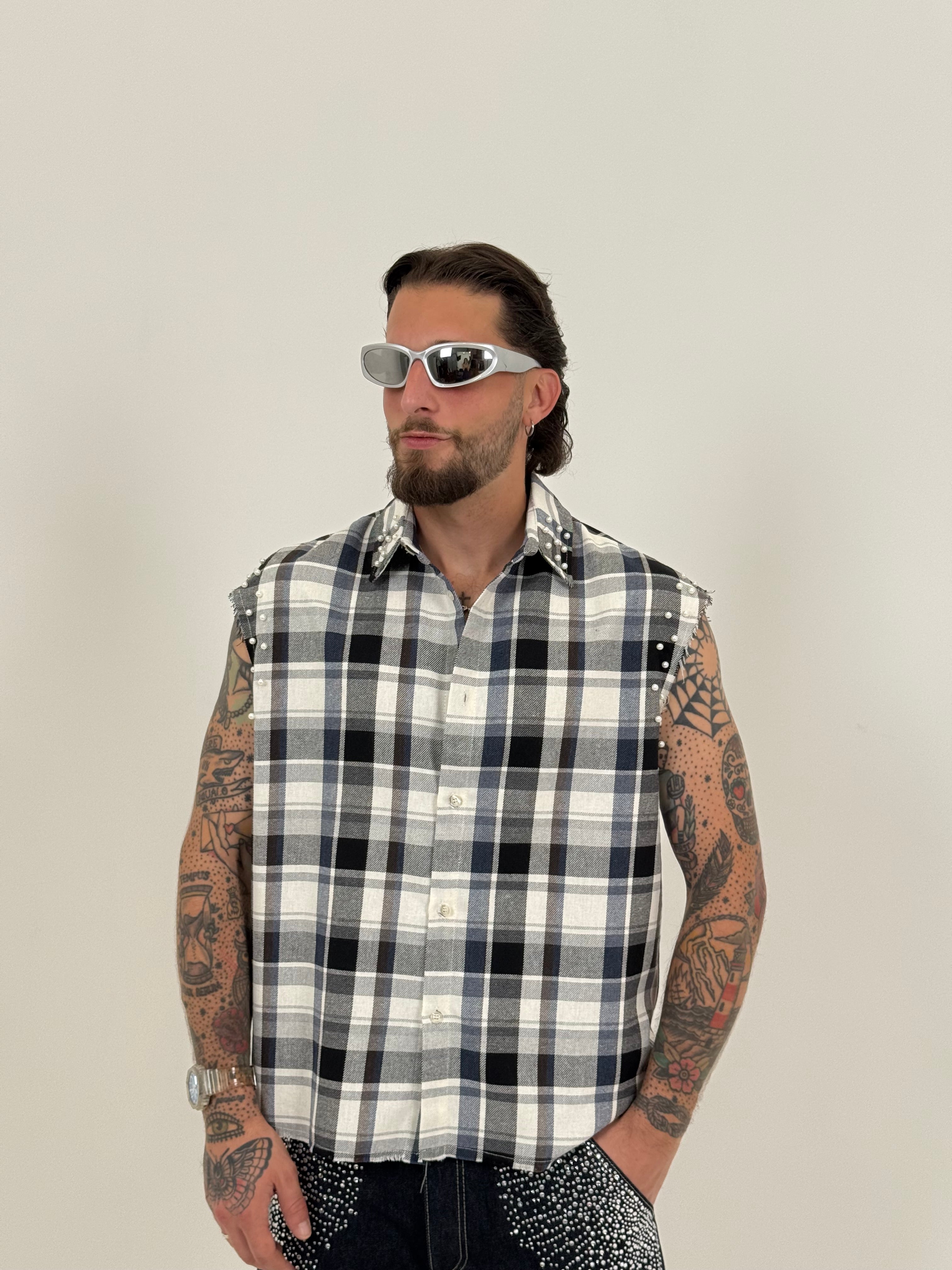 Camicia smanicata quadri perle